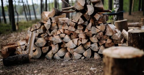 bois de chauffage de qualité pour vos cheminées et poêles, offrant chaleur et ambiance naturelle à votre intérieur.