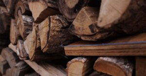 découvrez comment mesurer correctement le bois de chauffage pour un approvisionnement optimal et efficace. guide pratique et conseils essentiels.
