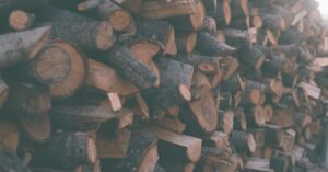 découvrez comment mesurer et estimer le volume de bois de chauffage pour vos besoins en chauffage. guide pratique pour calculer facilement le volume de bois.