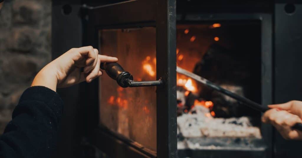 découvrez notre sélection de poêles à bois performants et esthétiques, idéals pour chauffer votre maison de manière écologique et économique.
