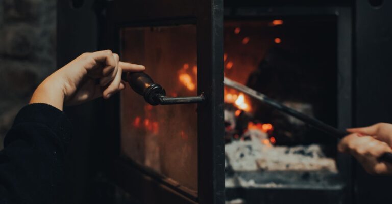 accessoires pour poêles à bois : découvrez une gamme complète d'équipements pour optimiser le confort et l'efficacité de votre poêle à bois.